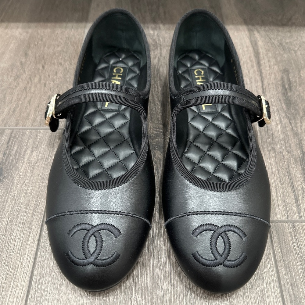 CHANEL CC LOGO BLACK LEATHER MARYJANE BALLET FLATS SHOES GOLD BUCKLE 41 - Picture 2 of 14